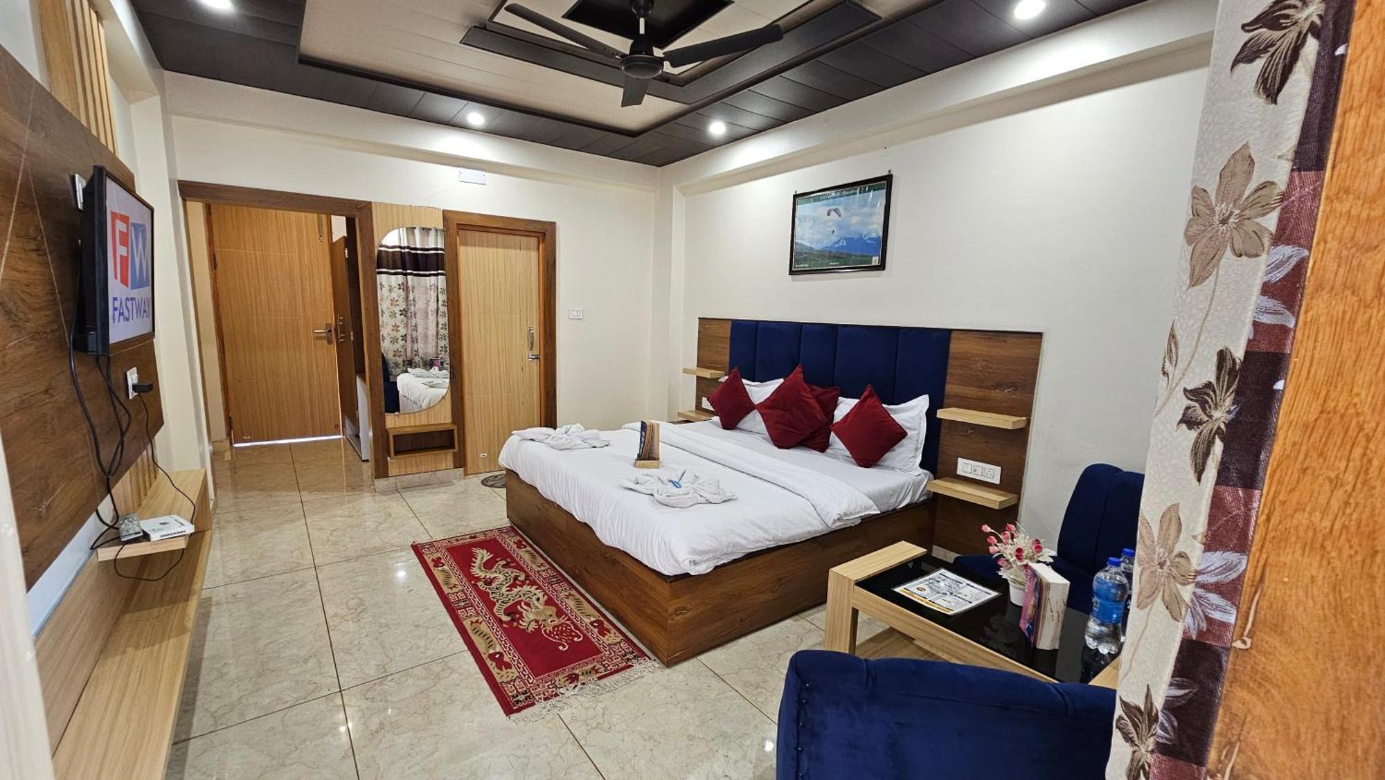 Green View Hotel And Restaurant ماكليود غانج المظهر الخارجي الصورة