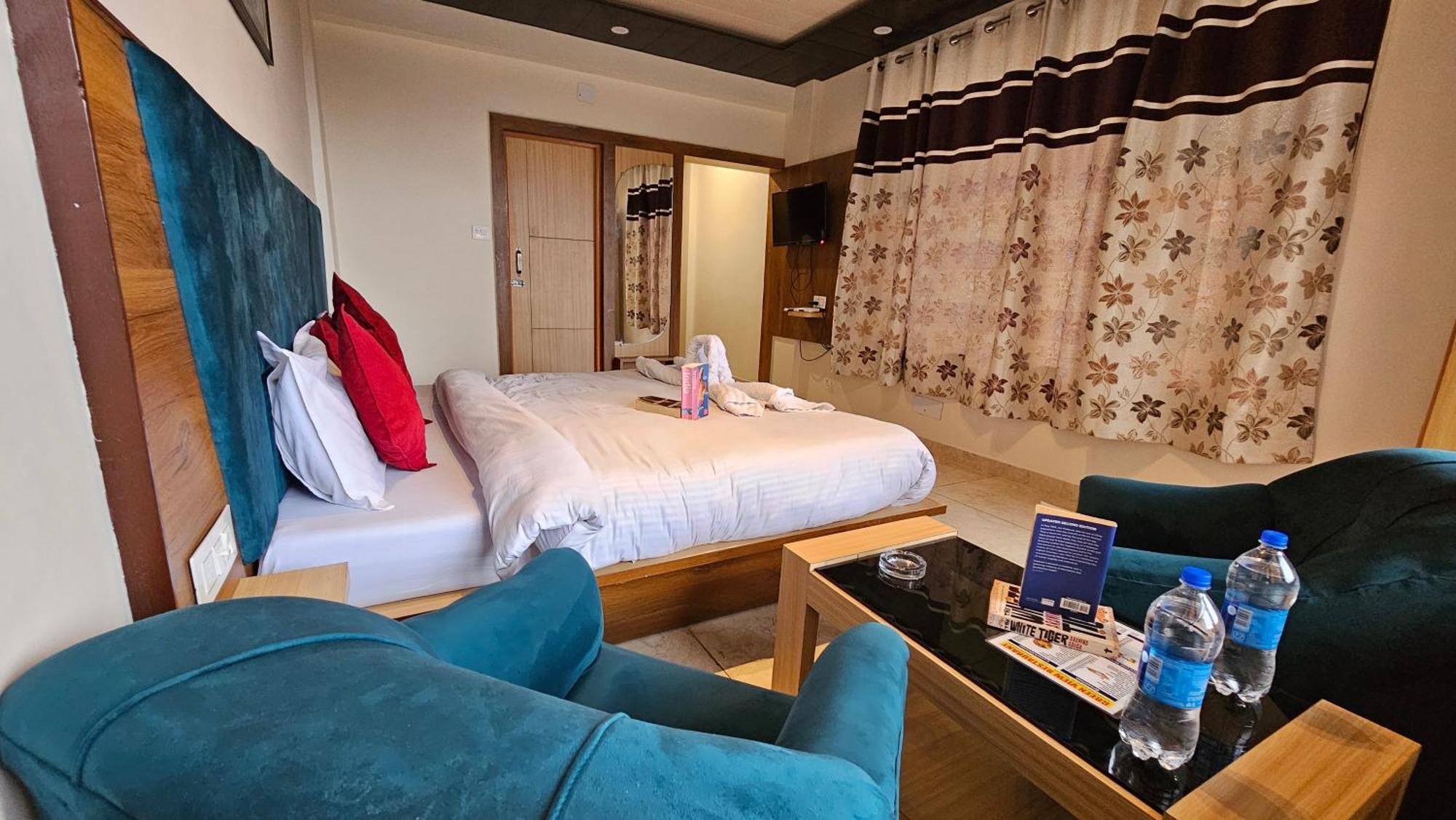 Green View Hotel And Restaurant ماكليود غانج المظهر الخارجي الصورة